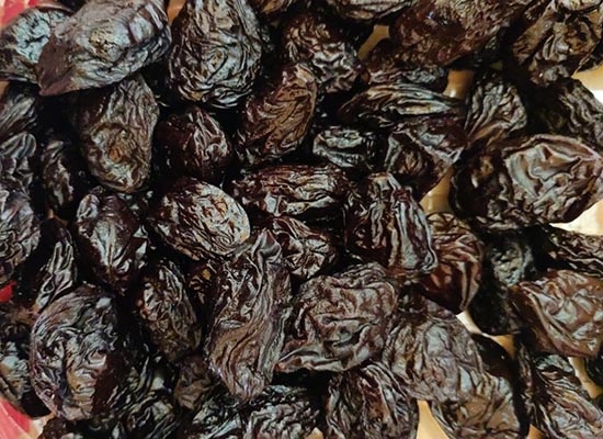 Prugne secche con nocciolo